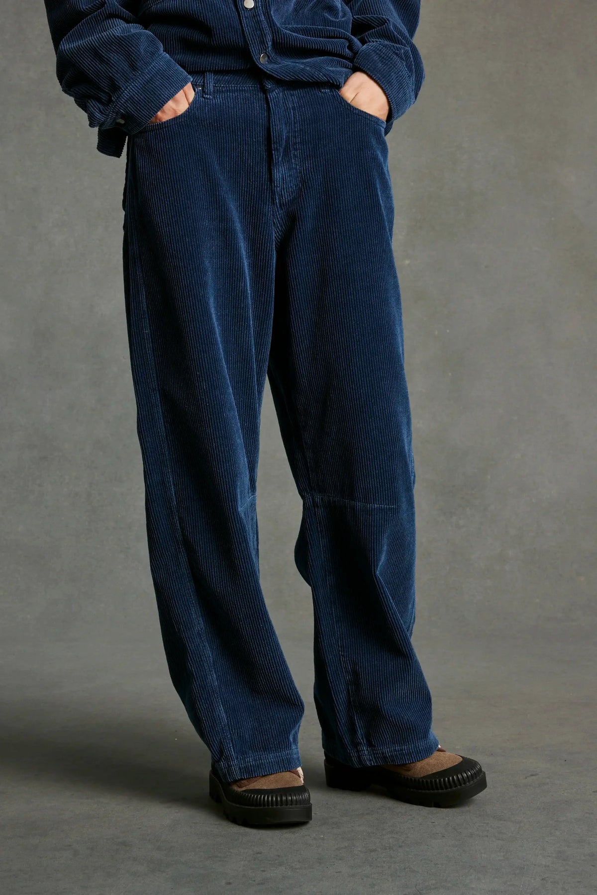 pantaloni Barrel velluto indigo