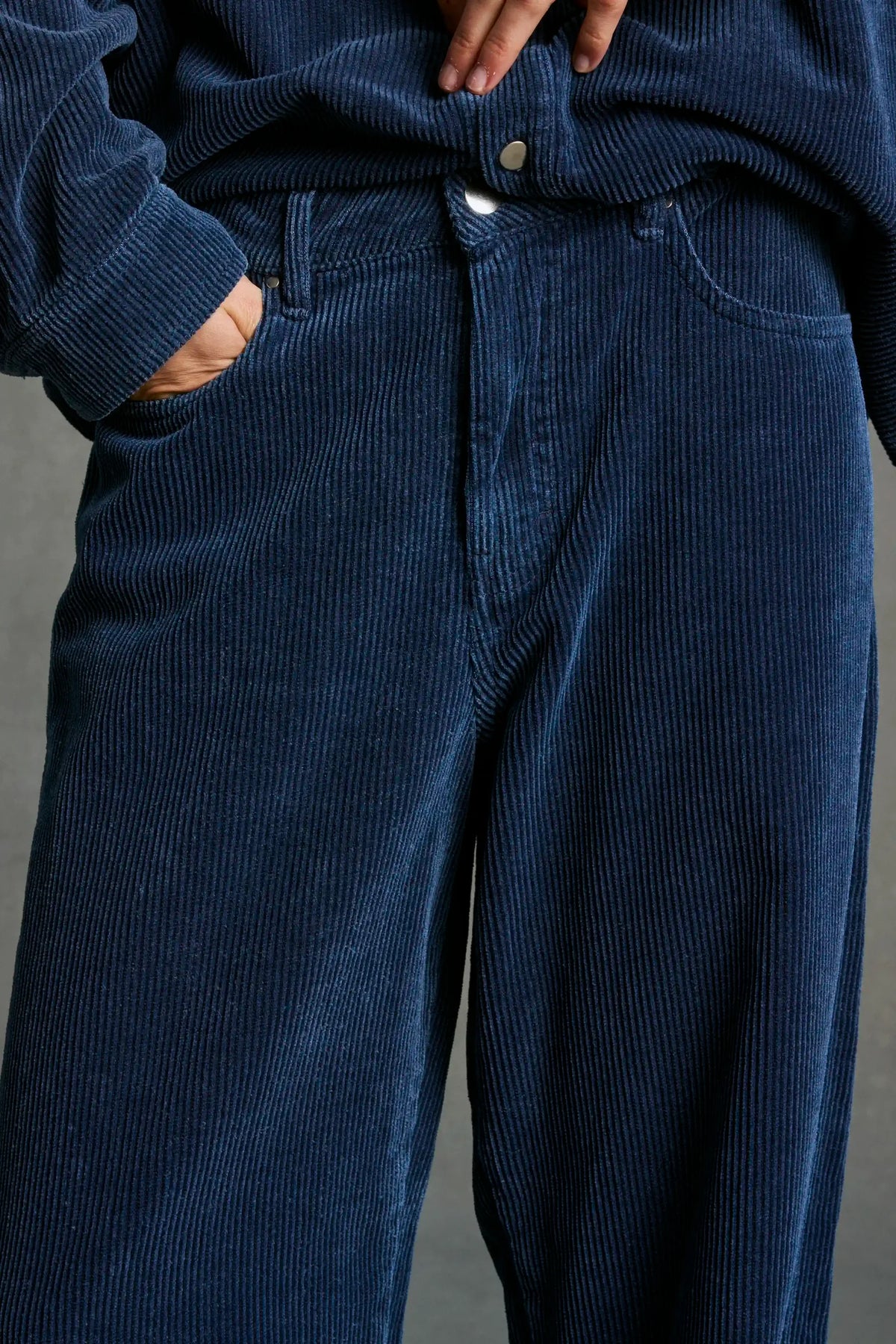 pantaloni Barrel velluto indigo