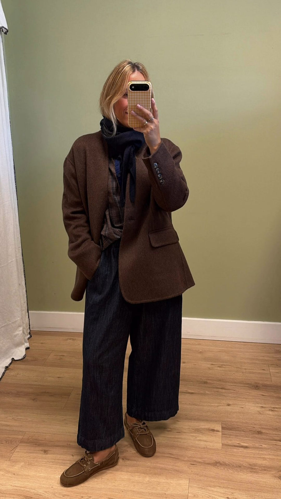 Shop the look : Veste Karel barista et Jean Roma brut…
