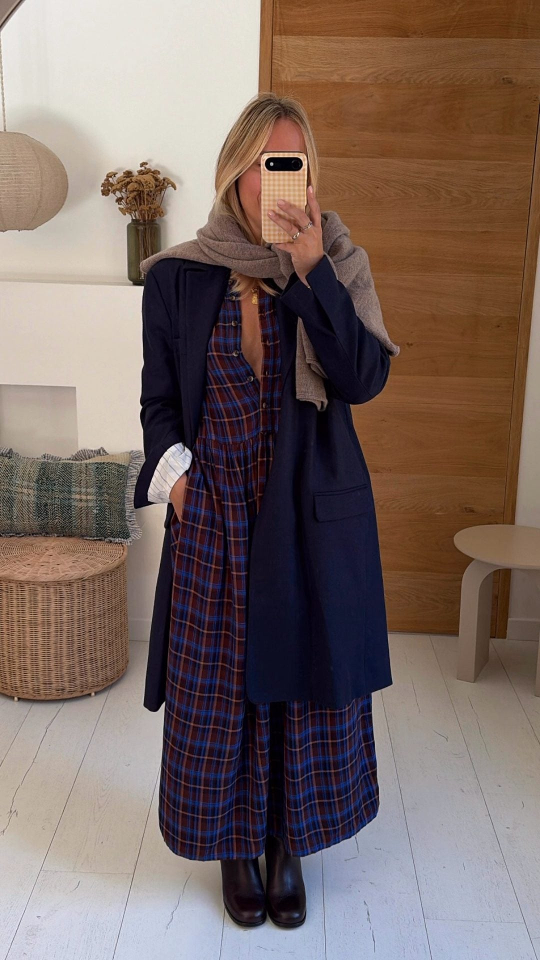 Shop the look : Robe Carreaux chocolat et Bottes Paisley chocolat…