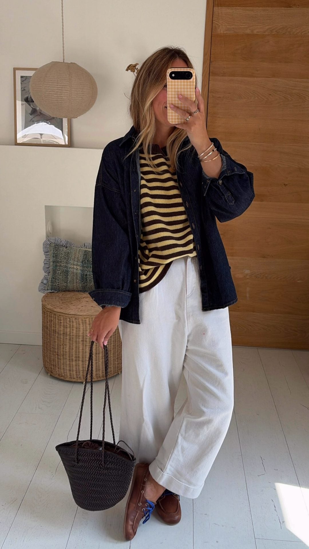 Shop the look : Boat shoes brown (lacets bleu) et Pull Vanessa stripe barista vanilla…