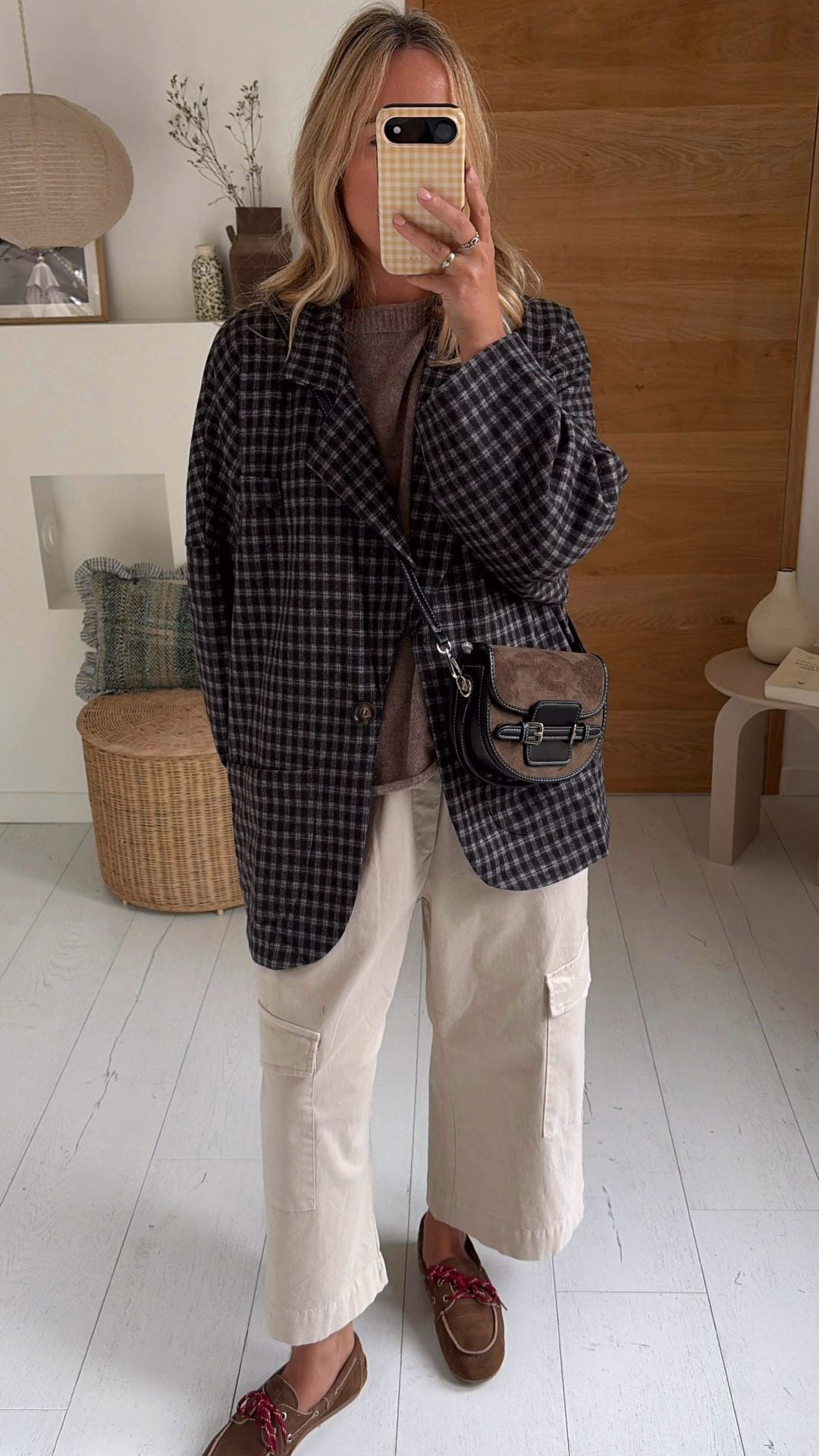 Shop the look : Veste Jacob carreaux choco et Pantalon Roma cargo écru…